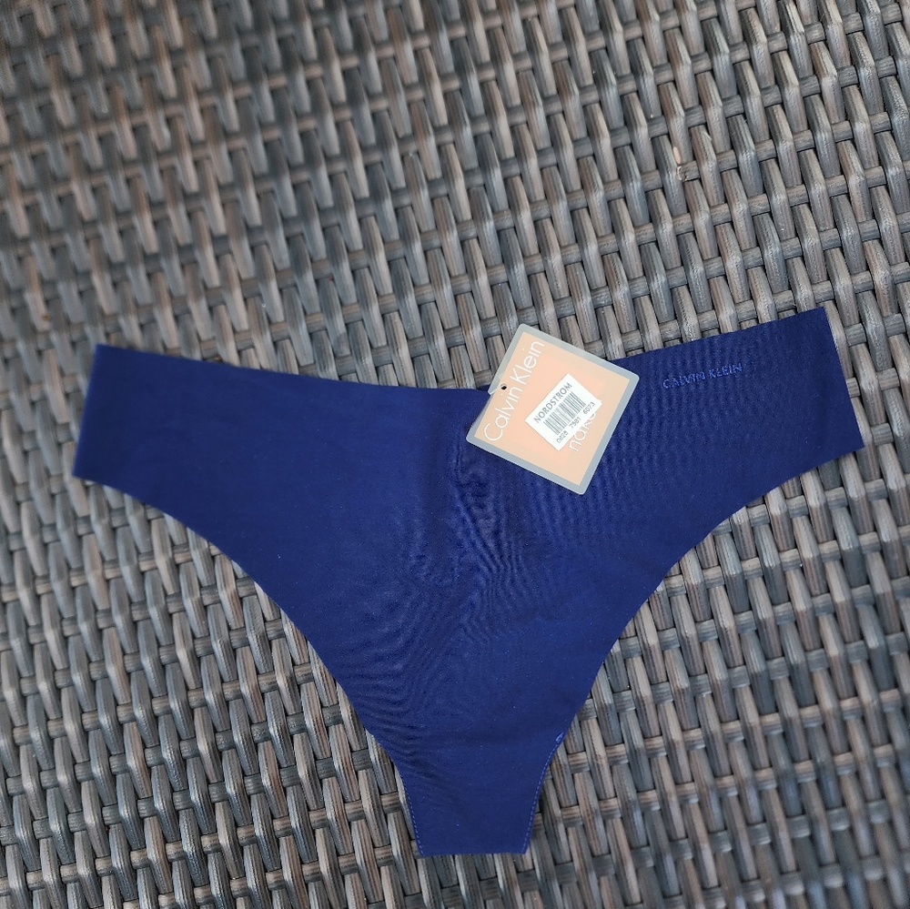 Calvin Klein seamless thong M